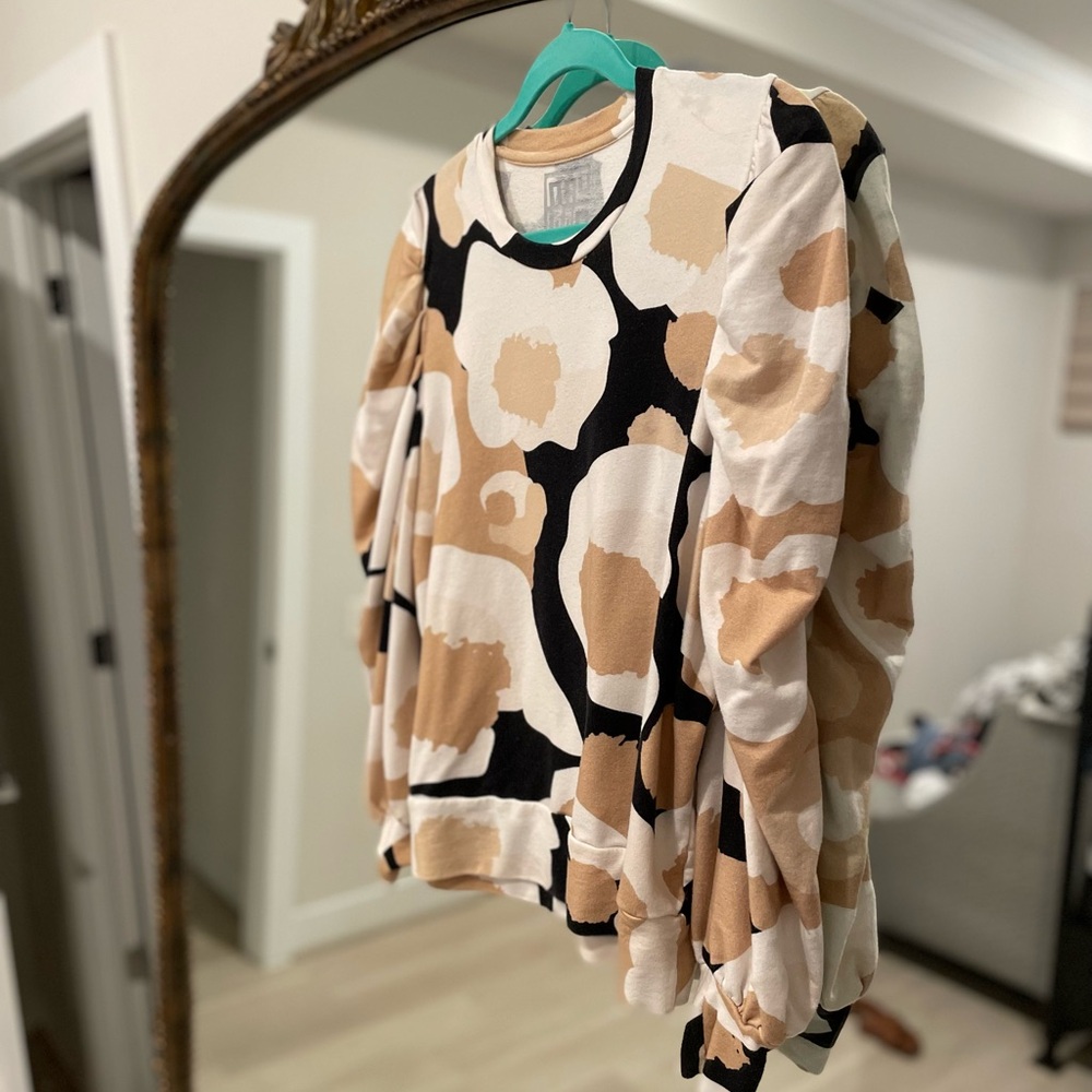 Emily McCarthy Julia Pullover Sweatshirt Size Medium Cheetah print